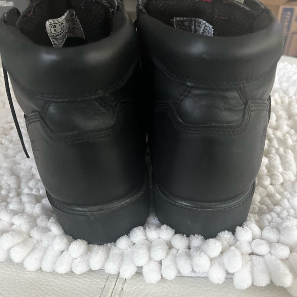 TIMBERLAND - women’s size 8. Black. - Picture 3 of 4